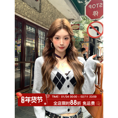 HuoHuo 菱格idol 经典撞色2026春夏新款女上衣V领菱格提花针织衫