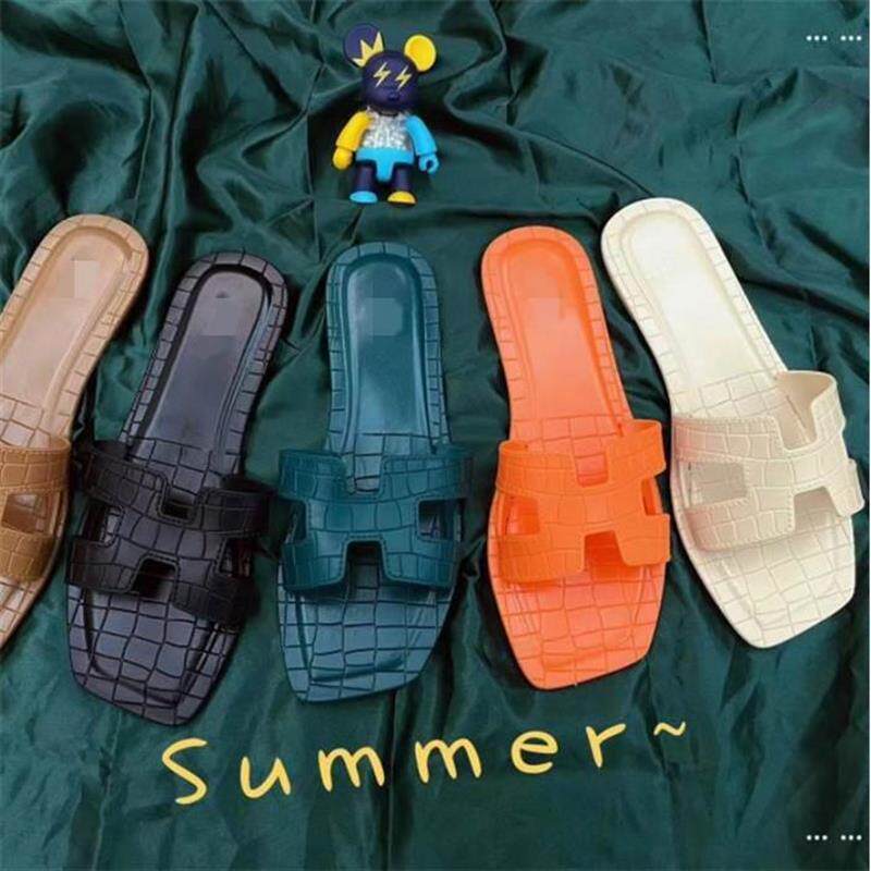 Wear flat flat flip-flops for home use on the beach沙滩拖鞋