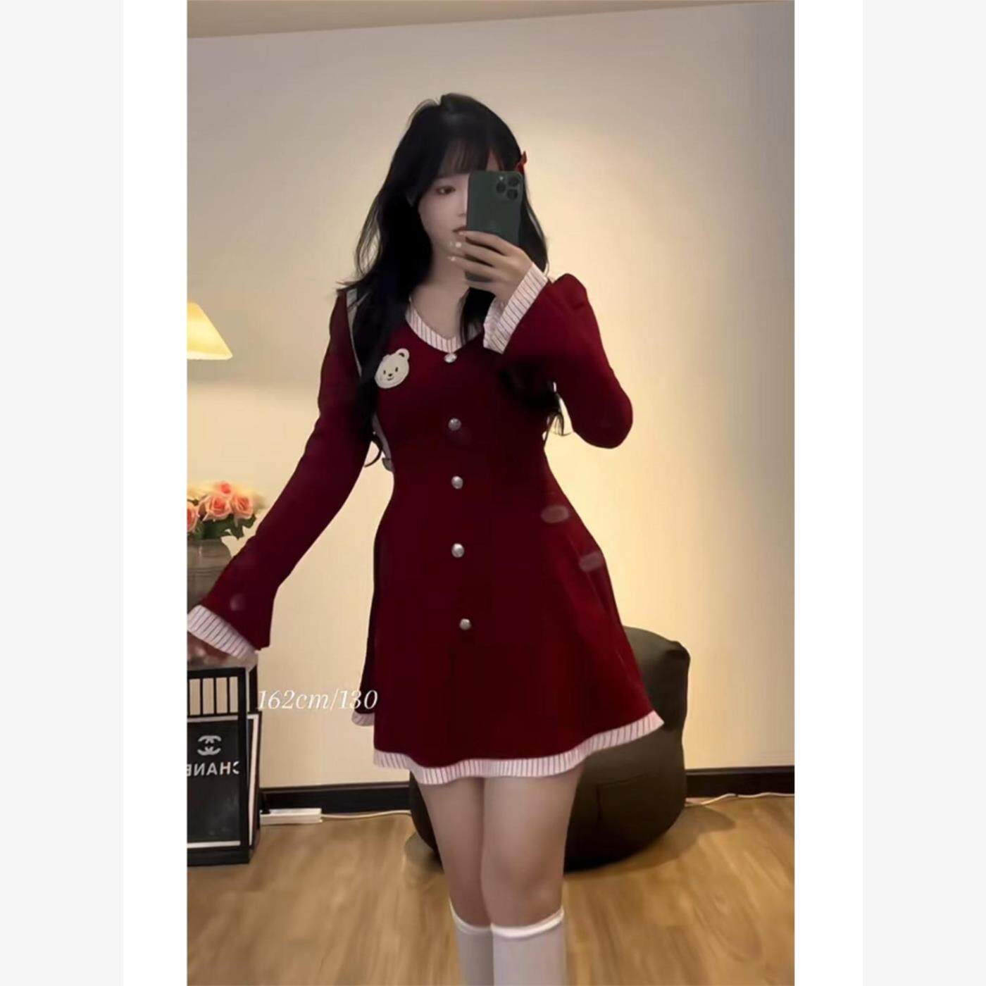 适合秋冬女性的大号法式拼接v领连衣裙，适合肥胖Mm，显瘦的外观