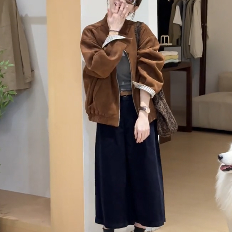 复古时尚穿搭棕色立领棒球服夹克