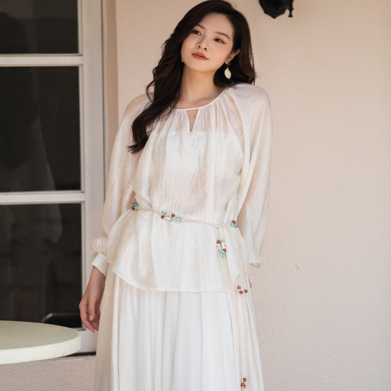 欧点领口v字镂空设计蕾丝衫