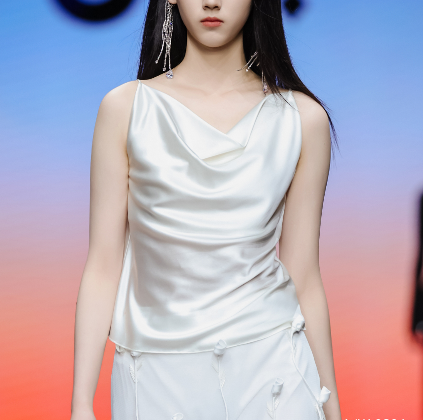 欧点真丝弹力缎荡领无袖背心上衣