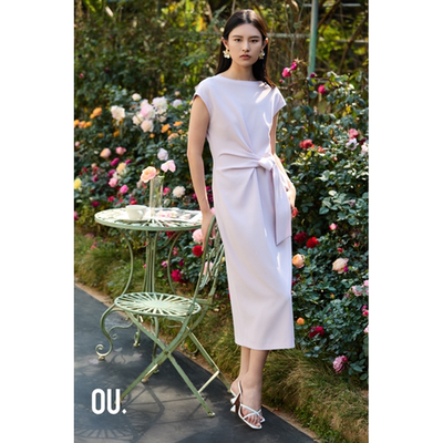 欧点三醋酸绑带圆领修身连衣裙