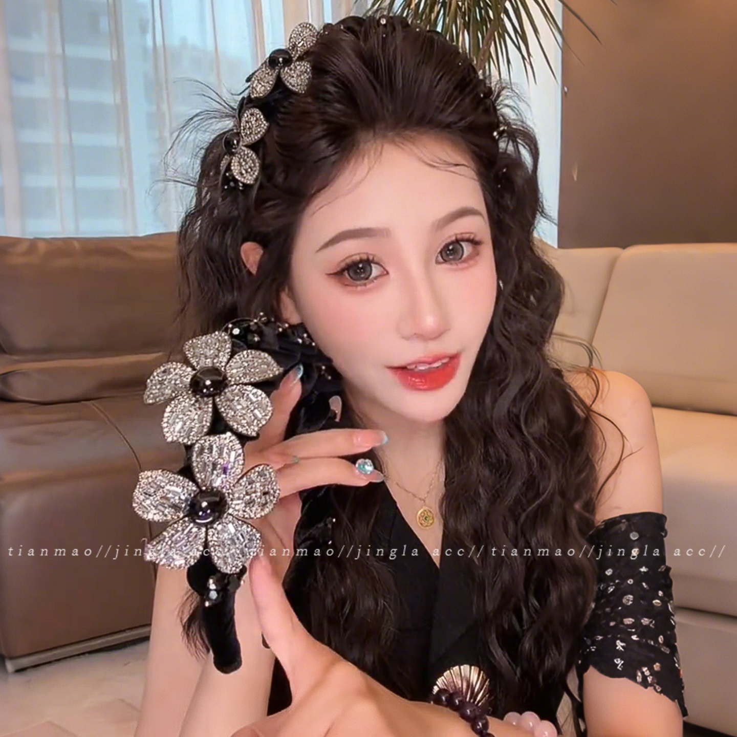 一箍提升精致度,花朵水钻显气质