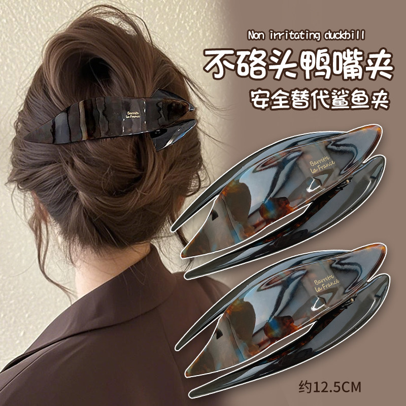 高级感满满的燕尾抓夹后脑勺盘发