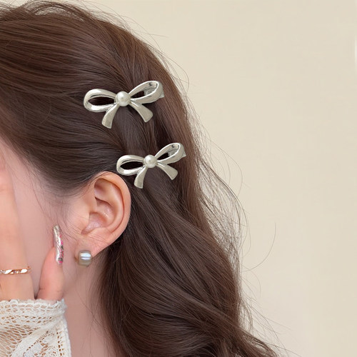 超有氛围感的银色发夹~