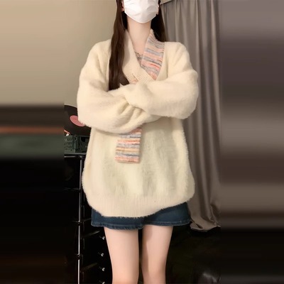 慵懒风软糯v领白色毛衣女