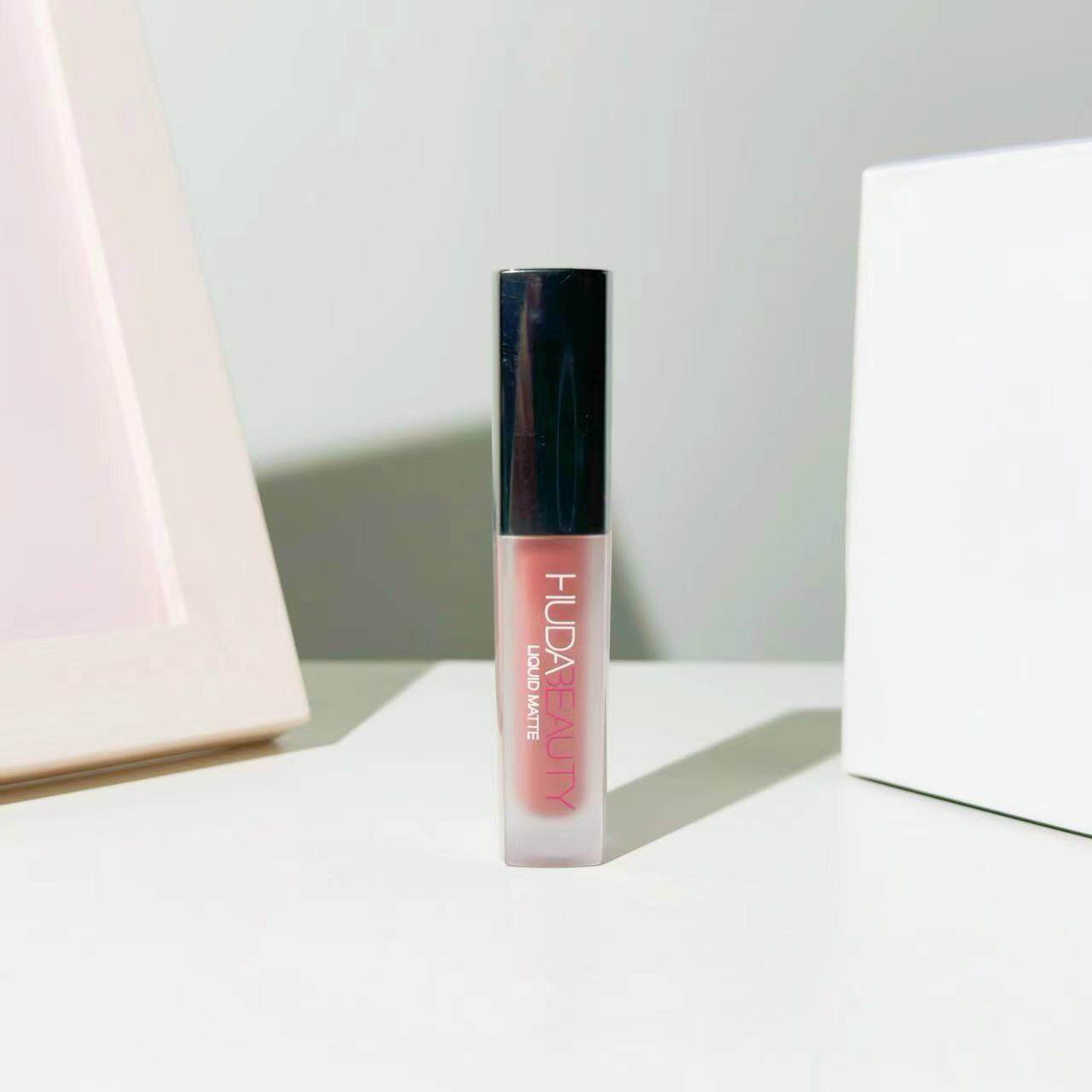 Huda Beauty哑光雾面唇釉小样1.9ml