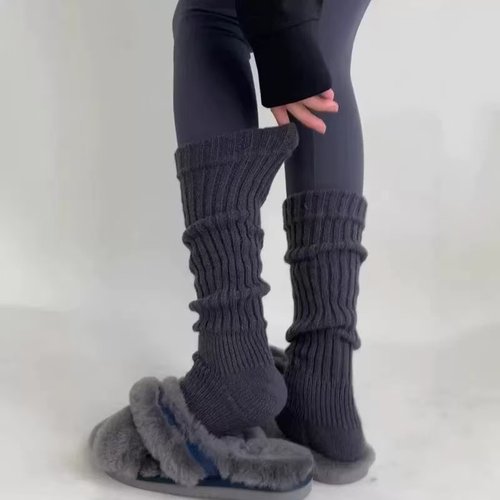 太爱这个灰色半包袜套了！搭鲨鱼裤松弛慵懒~轻松穿出秋冬氛围感~