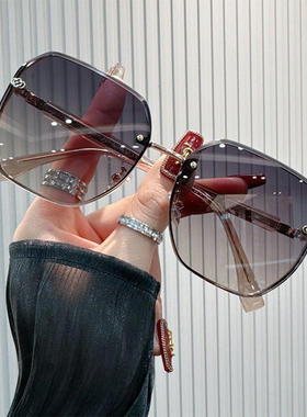 芙霖轻奢太阳镜2026新款高级感遮阳防紫外线墨镜女显脸小高档眼a5