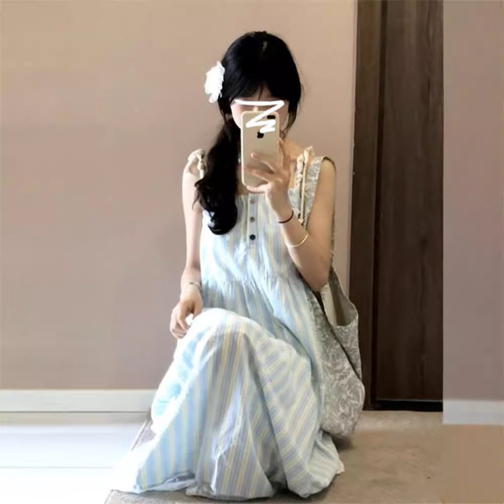海边度假条纹吊带连衣裙子女2024夏季新款法式气质宽松小个子长裙
