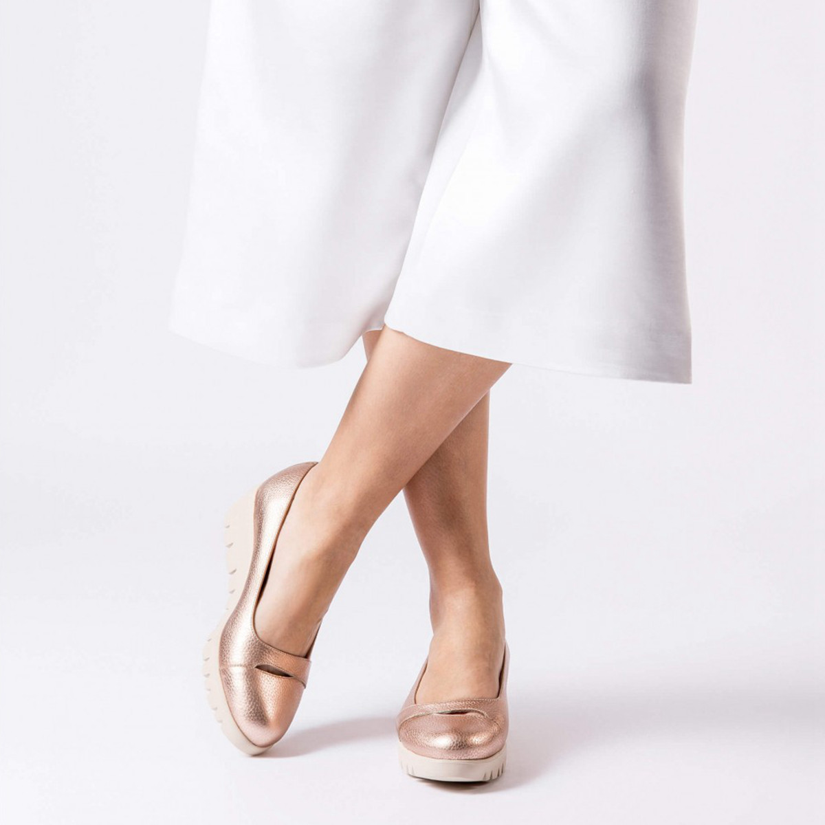 WONDERS超轻厚底圆头镂空单鞋