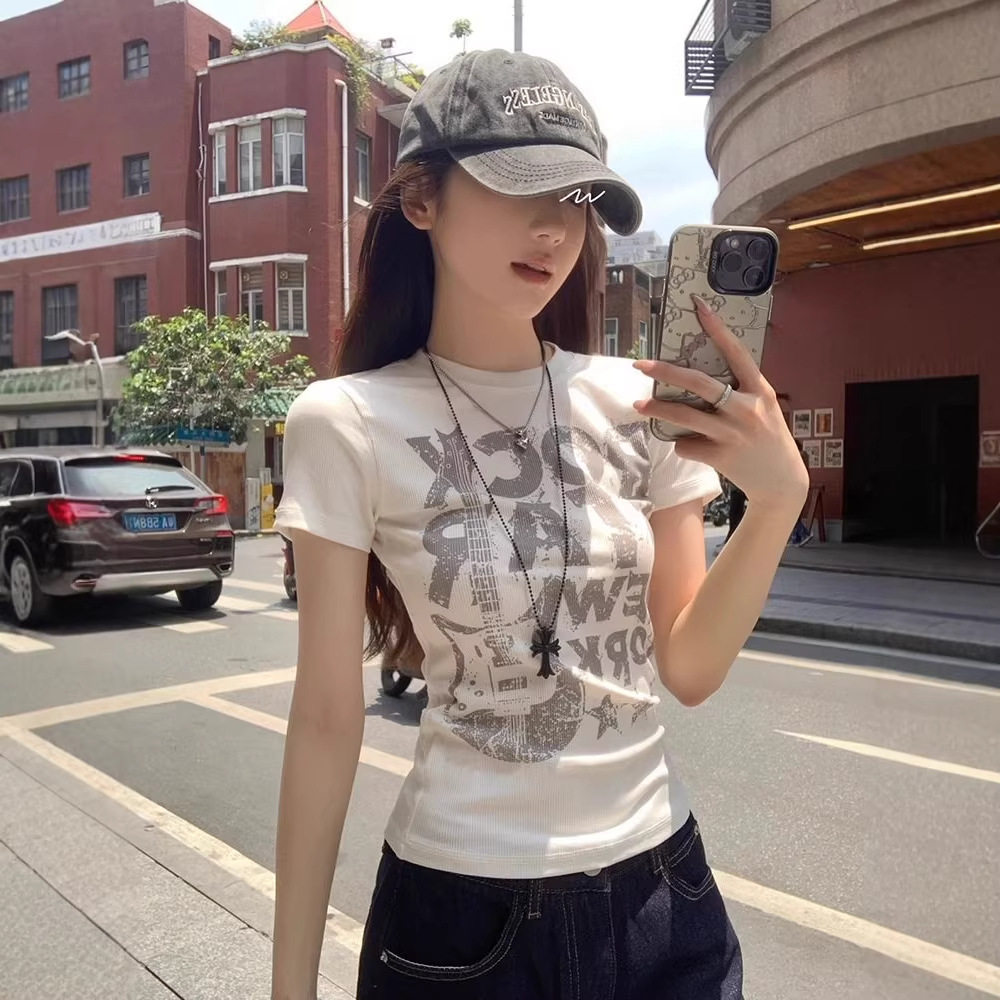 独特小众字母印花短袖女正肩修身上衣2026夏季设计感美式辣妹T恤