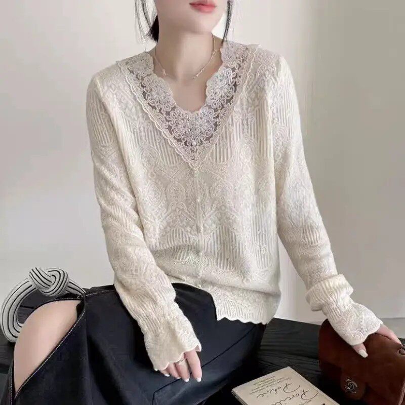 大码洋气显瘦蕾丝浮雕加厚时尚法式镂空百搭宽松女长袖针织衫a6