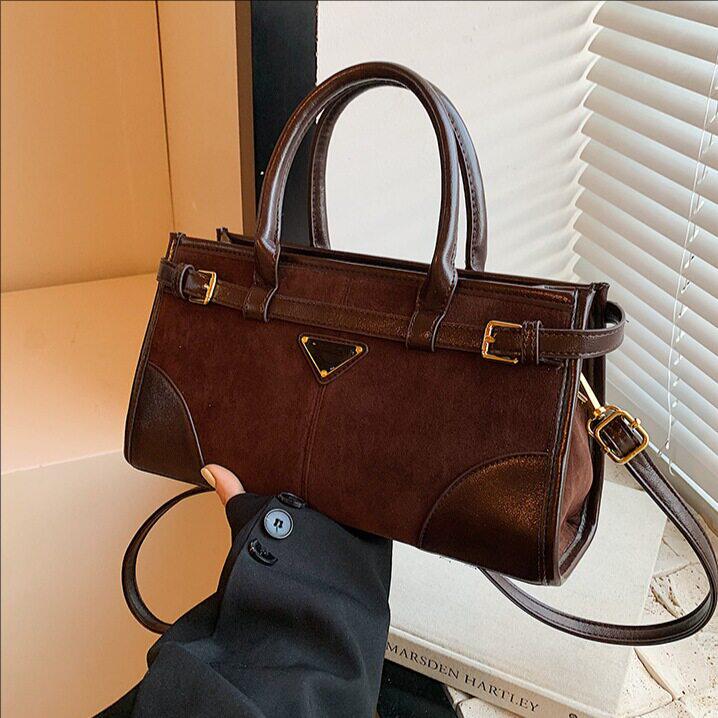 2026春季新款洋气轻奢单肩包女士时尚通勤斜挎包复古高质感手提a6