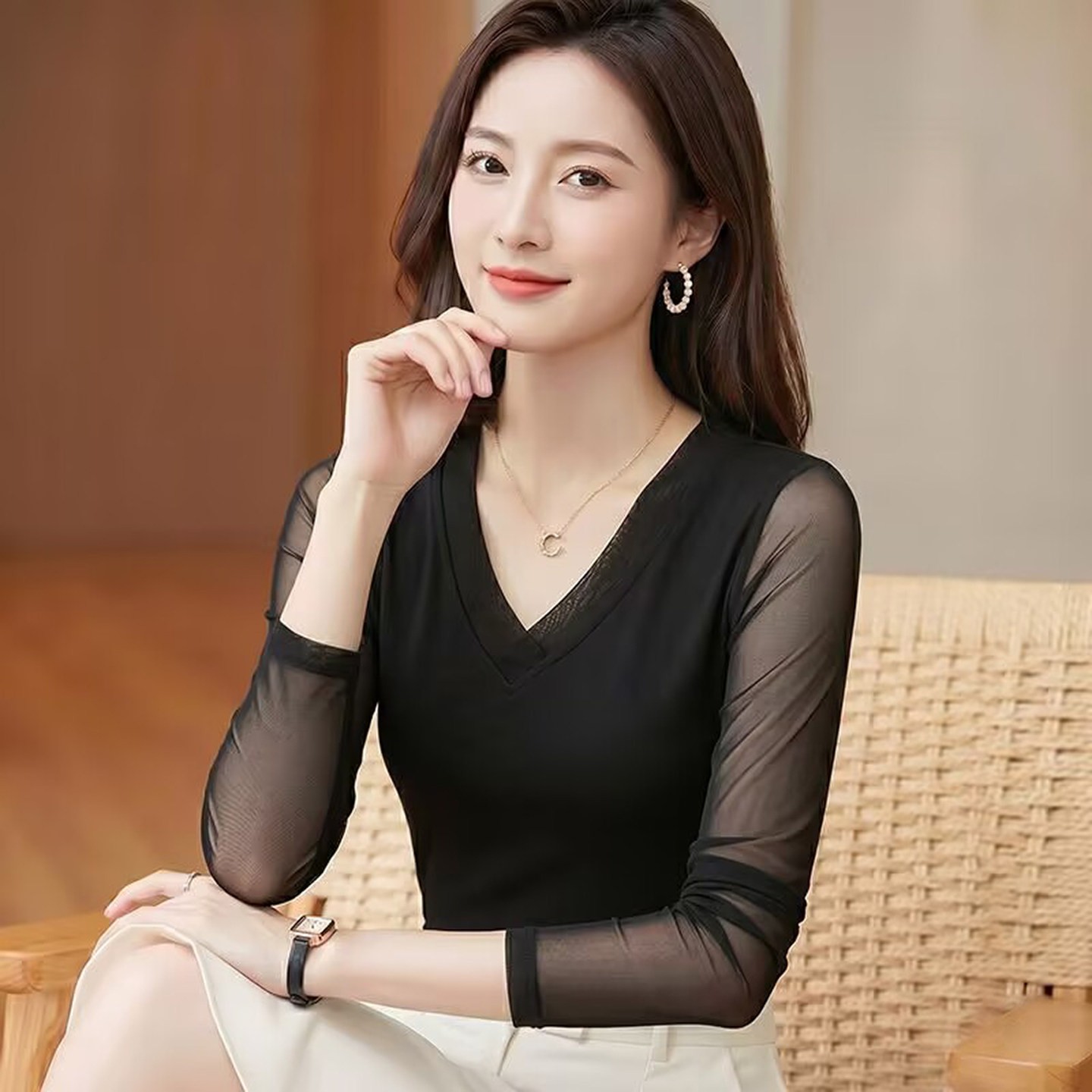 芸菲汇服饰甄选店法式V领网纱打底衫2026秋季女士百搭显瘦长袖Ta9