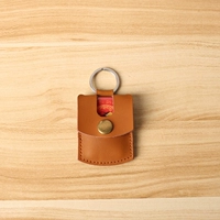 КЛЮЧЕВЫЕ Кольцо коричневого цвета