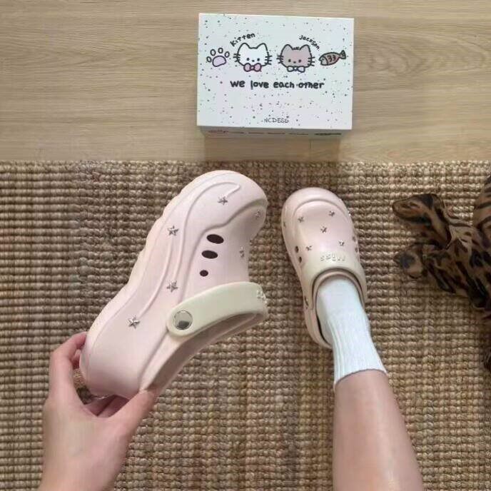 粉色厚底洞洞鞋女款夏外穿增高超火不累脚沙滩防滑2026新款显脚小