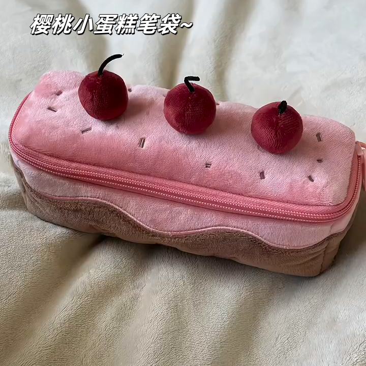 挖到了敲可爱的樱桃小蛋糕笔袋