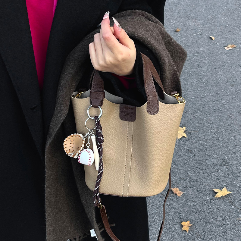 手提女式菜篮子包百搭休闲水桶包