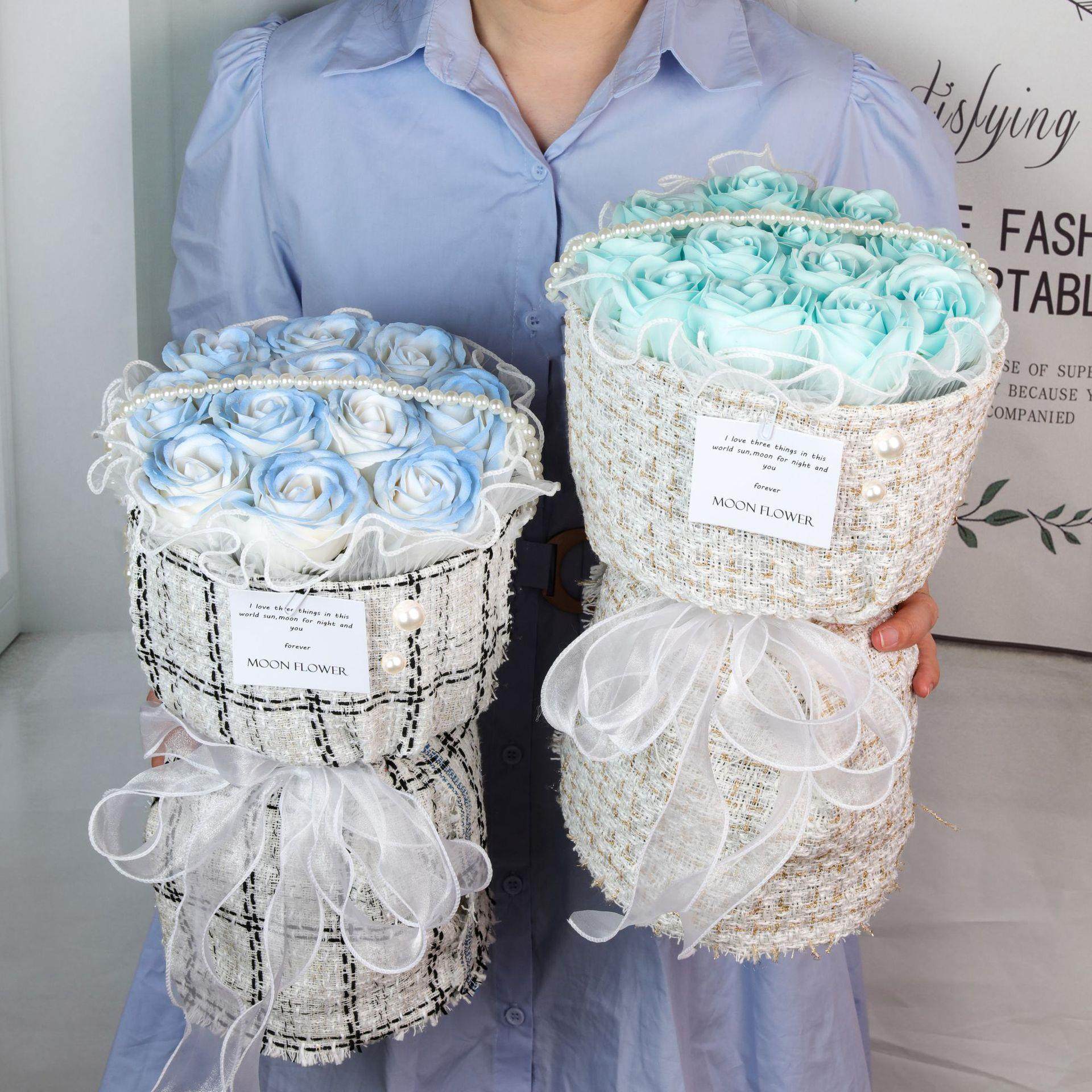 成品小香风手捧花束碎冰蓝香皂玫瑰花束教师情人节礼物21朵11礼品