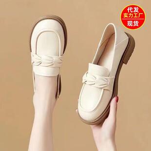 白色乐福鞋女厚底2027新款秋季鞋子英伦风小皮鞋平底单鞋大码女鞋