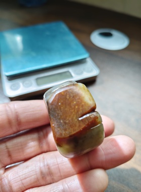 和田玉籽料红皮扳指内径22重43克