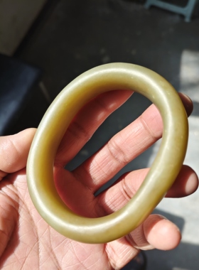 手镯且末糖玉贵妃圈口60镯重86克