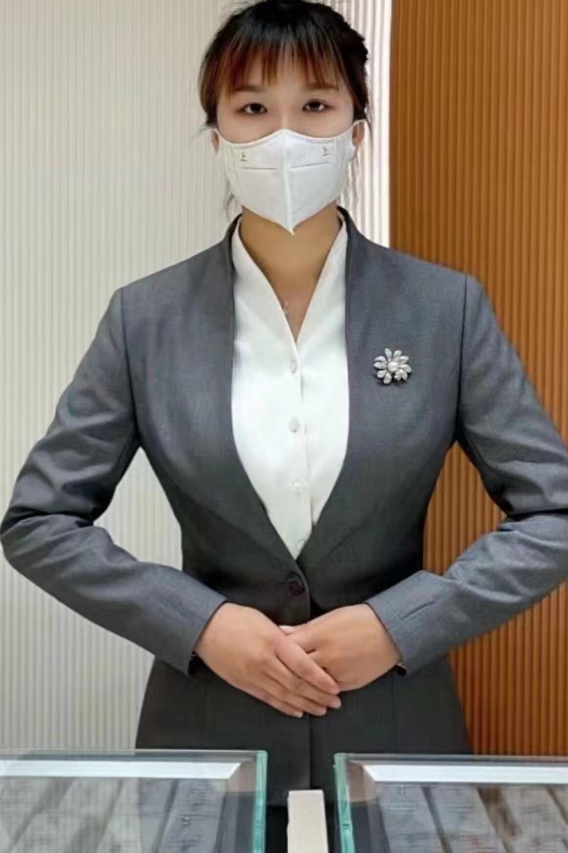高端珠宝店周六福珠宝新款灰色春秋版长袖西装西服套装工作服