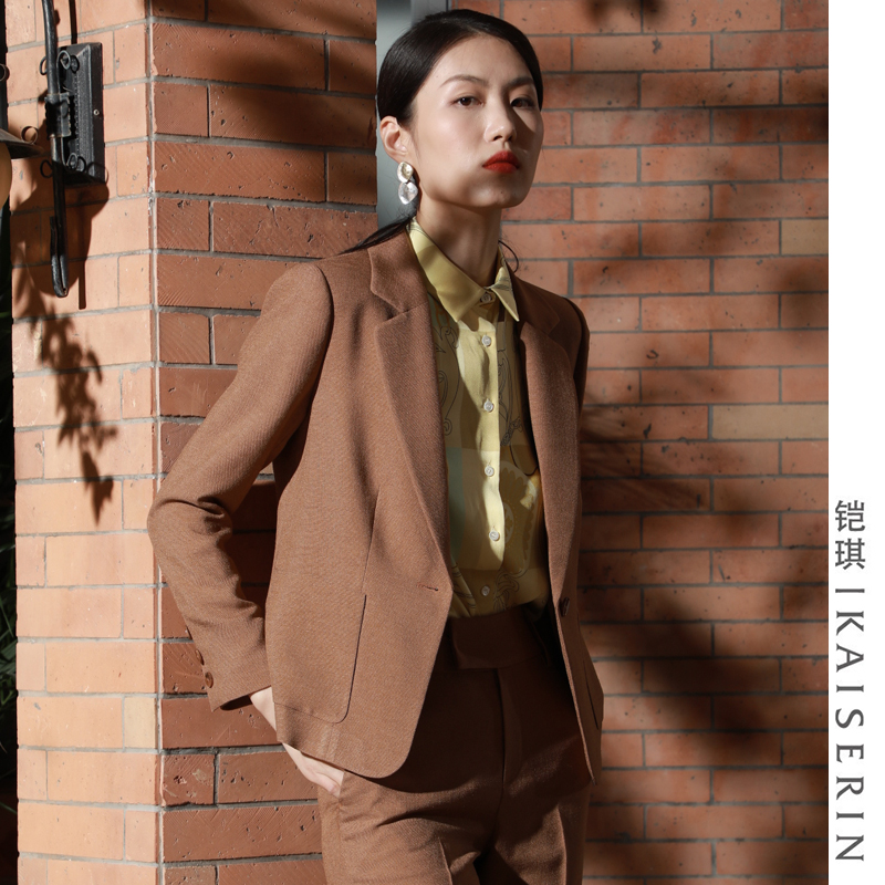 达衣岩女装加盟电话(达一岩女装)