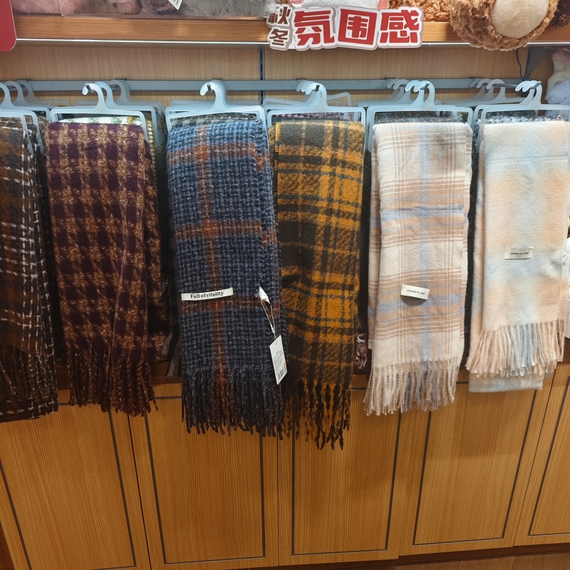 MINISO经典翎羽谧纹简约格纹围巾围脖女复古撞色秋冬保暖名创优品