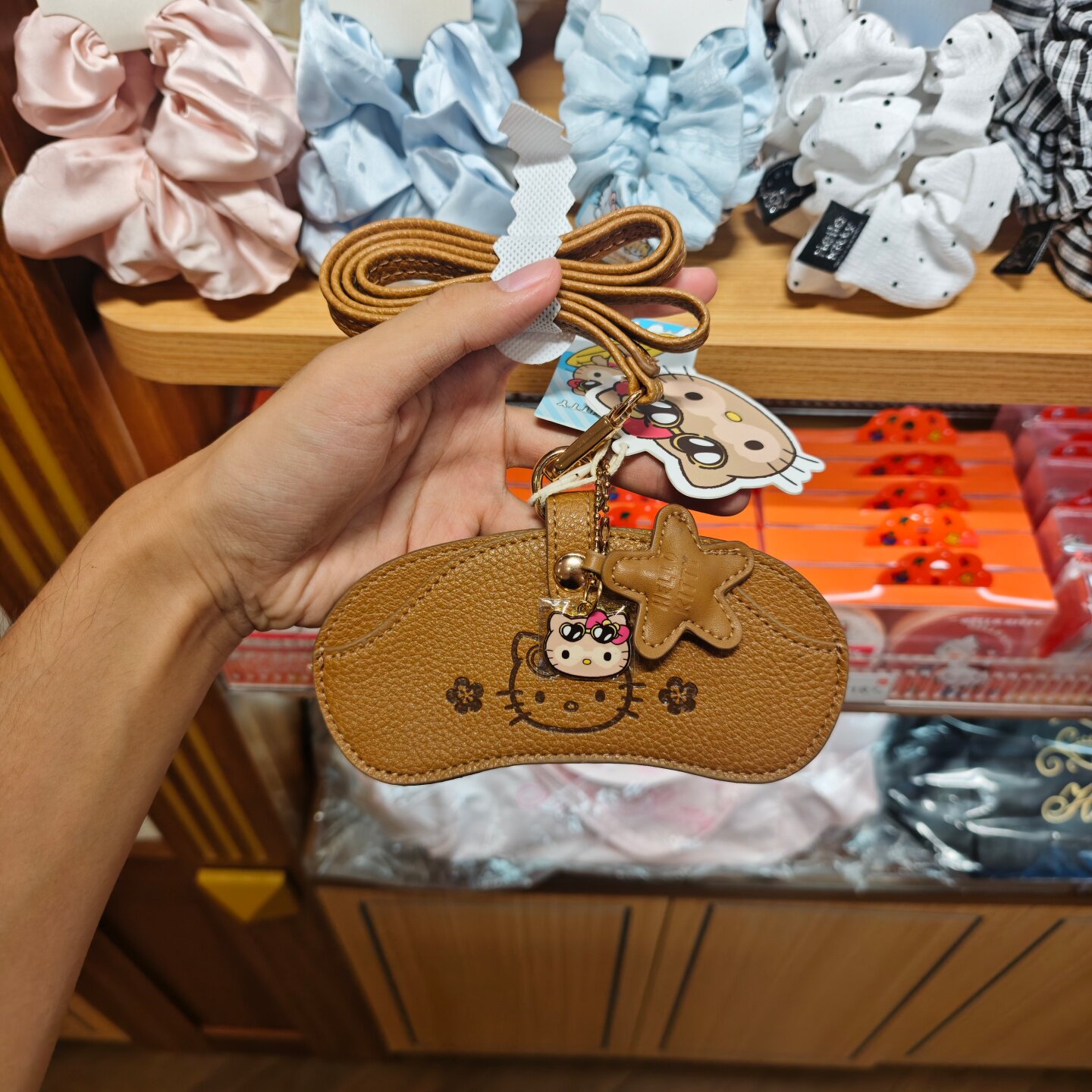 名创优品HelloKitty夏日黑皮系列眼镜收纳包MINISO