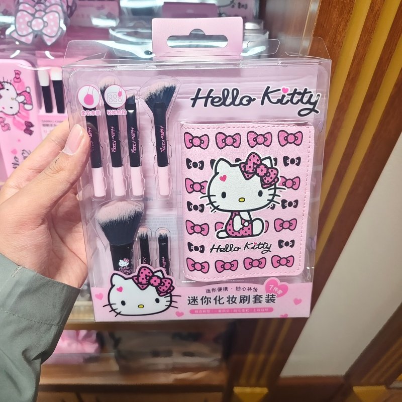 MINISO三丽鸥甜酷系列凯蒂猫迷你化妆刷7件套赠收纳包名创优品