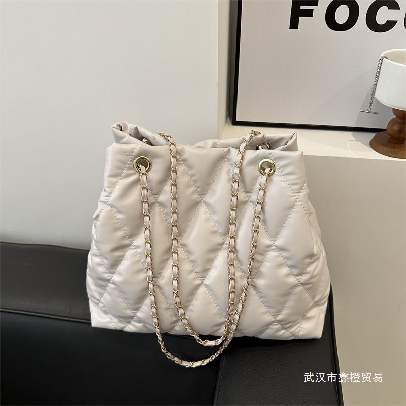 2026秋冬质感大容量水桶包包新款2025时尚菱格托特链条单肩斜挎包