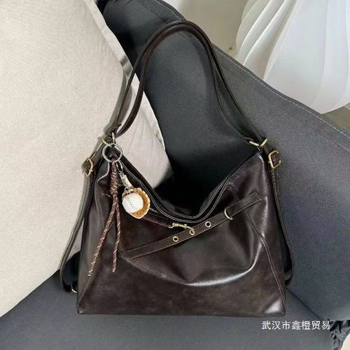 20262024新款高颜值晕染复古感水桶一包多背托特双肩水桶包包