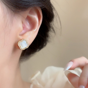 「珊瑚白」四叶草天然白贝母耳夹女无耳洞耳饰新款小众轻奢小耳环