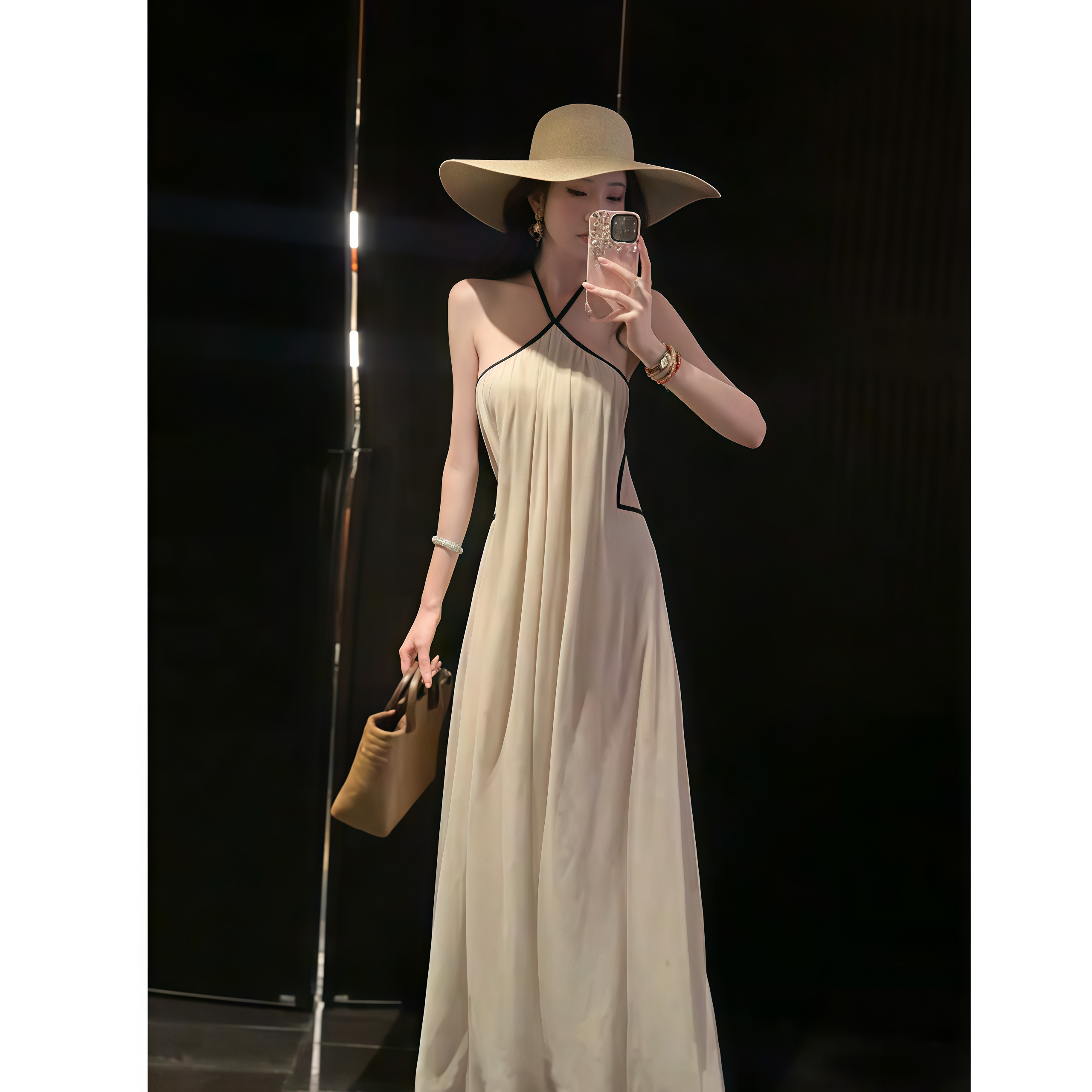 法式高级感无袖挂脖背心连衣裙女夏季新款别致绝美度假风a字长裙