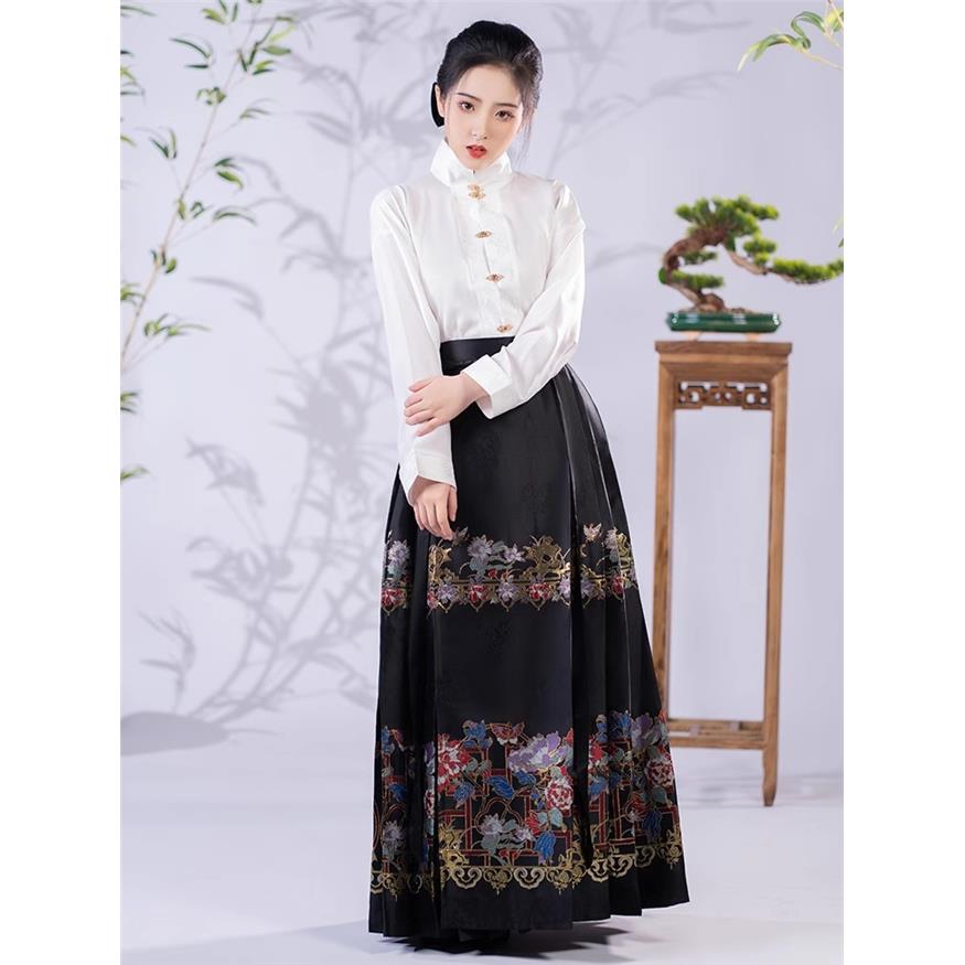 原创明制汉服女织金妆花