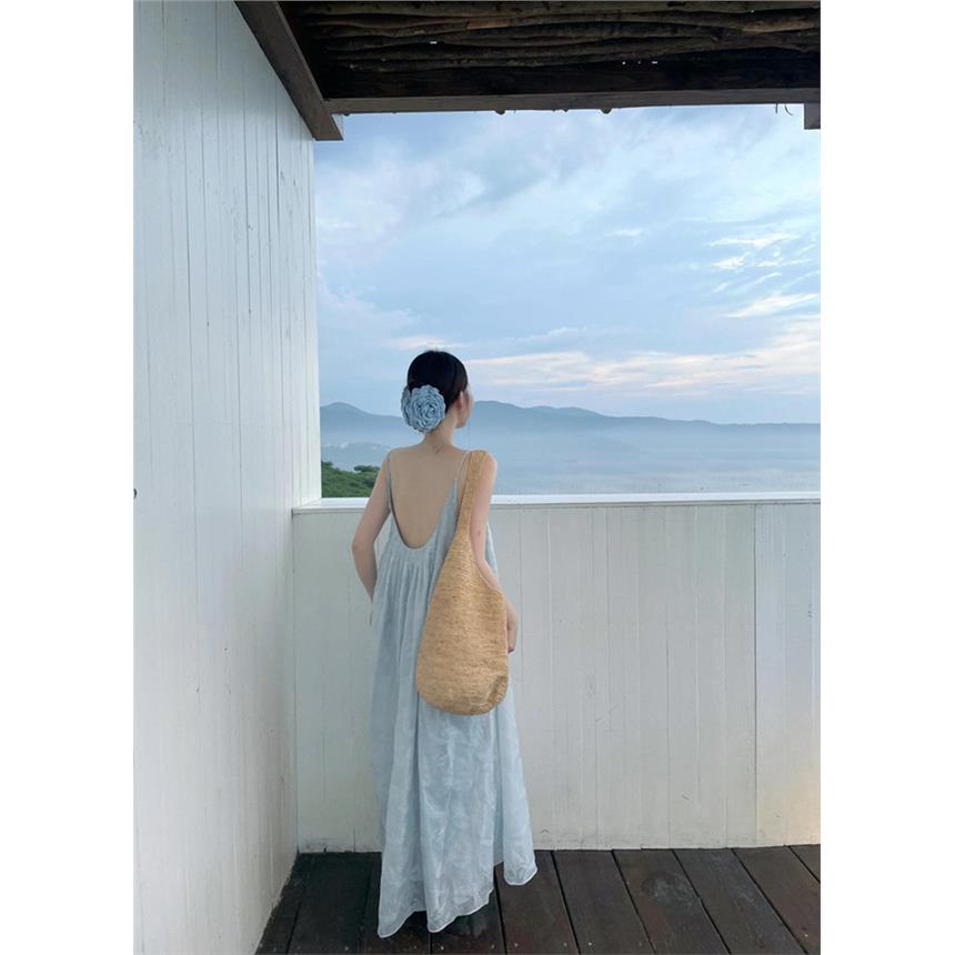 褶皱天丝露背吊带洋装女