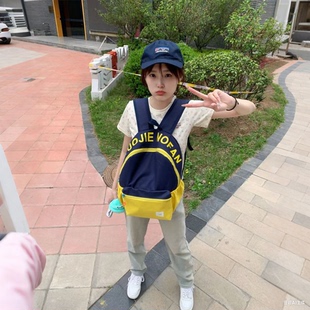 书包ins小众设计双肩包女小学初中高中生轻便减负旅游混的人背包