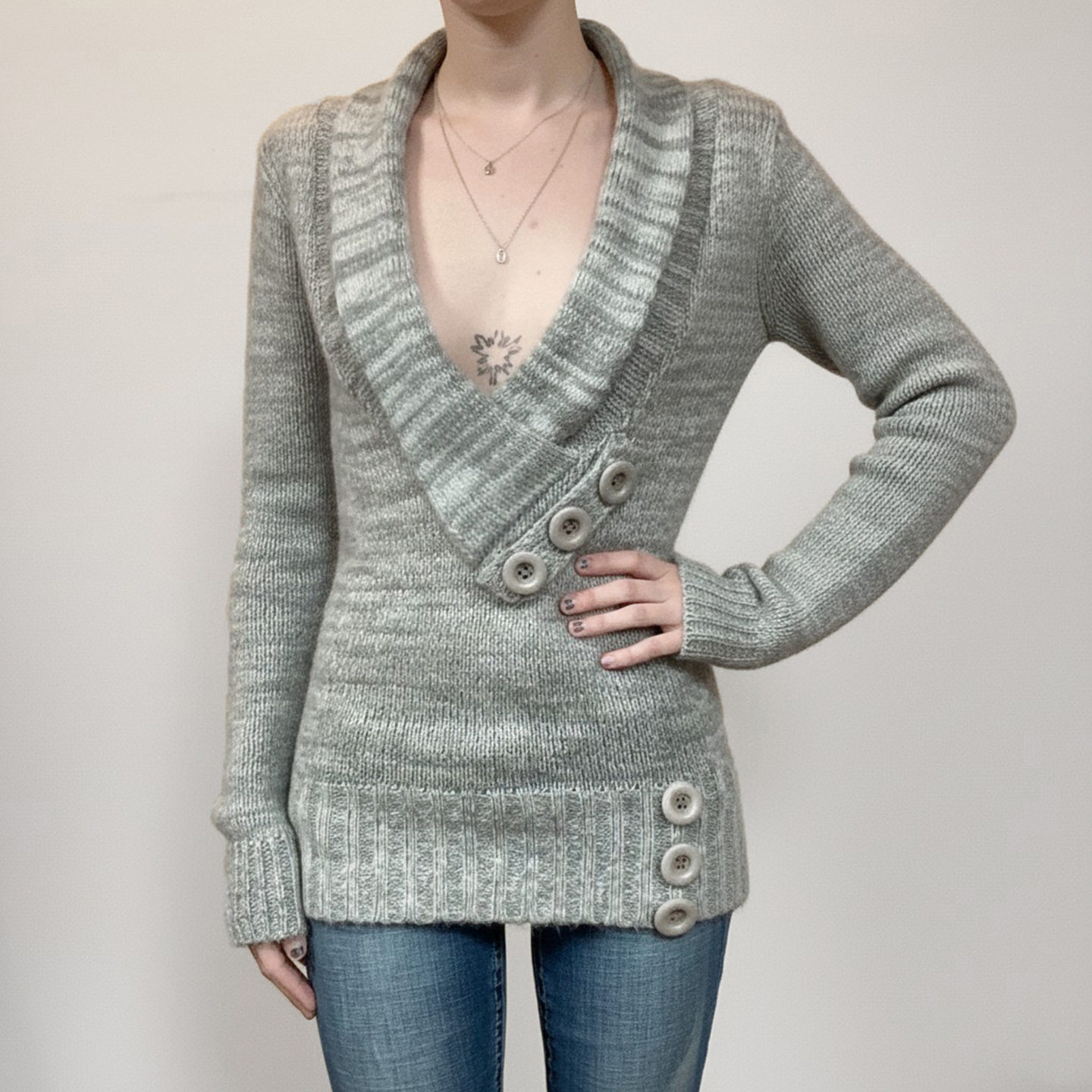 V-neck mid length sweater 秋日V领纽扣中长款毛衣女长袖外搭
