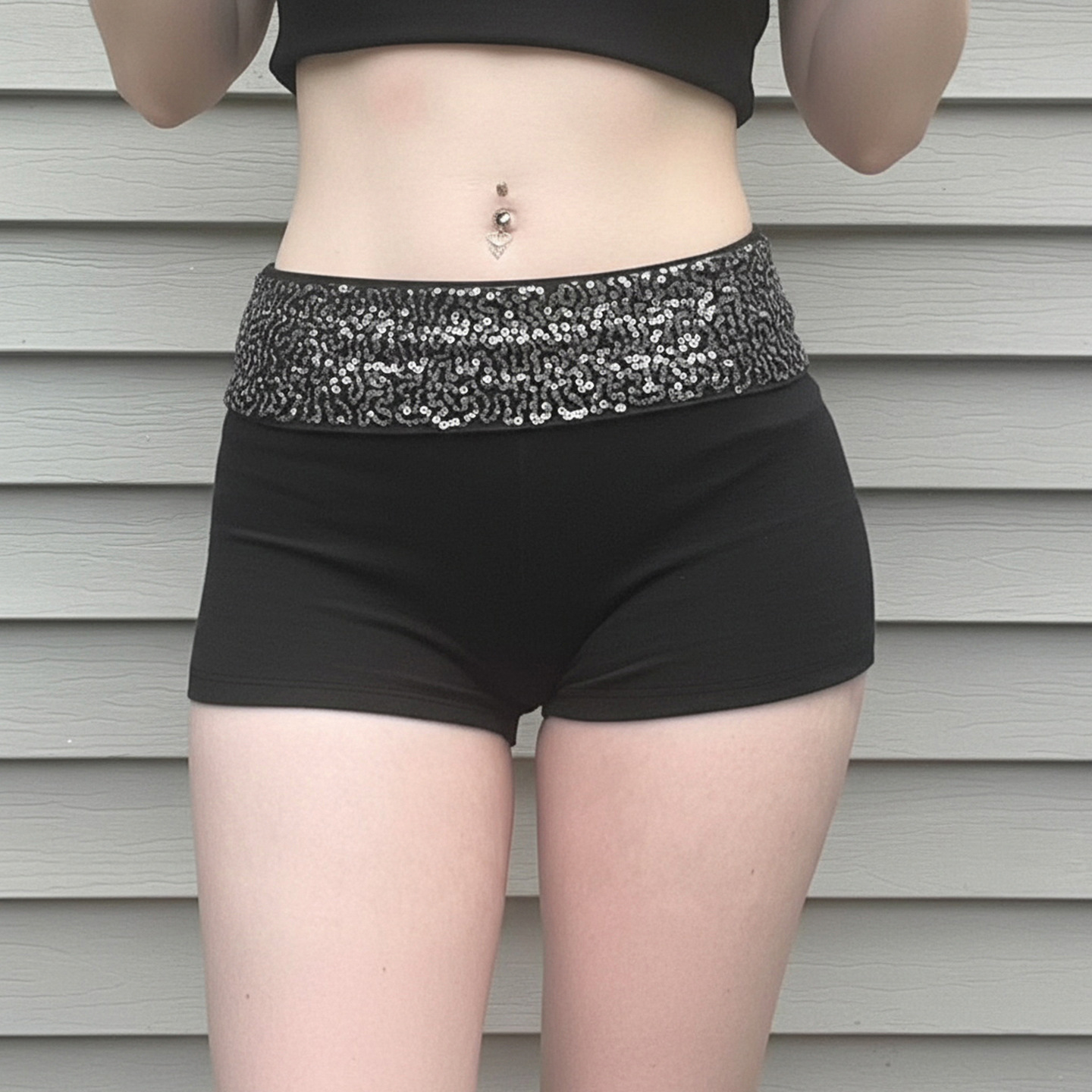 Spicy girl lifted buttocks shorts 辣妹风亮片拼接低腰提臀短裤