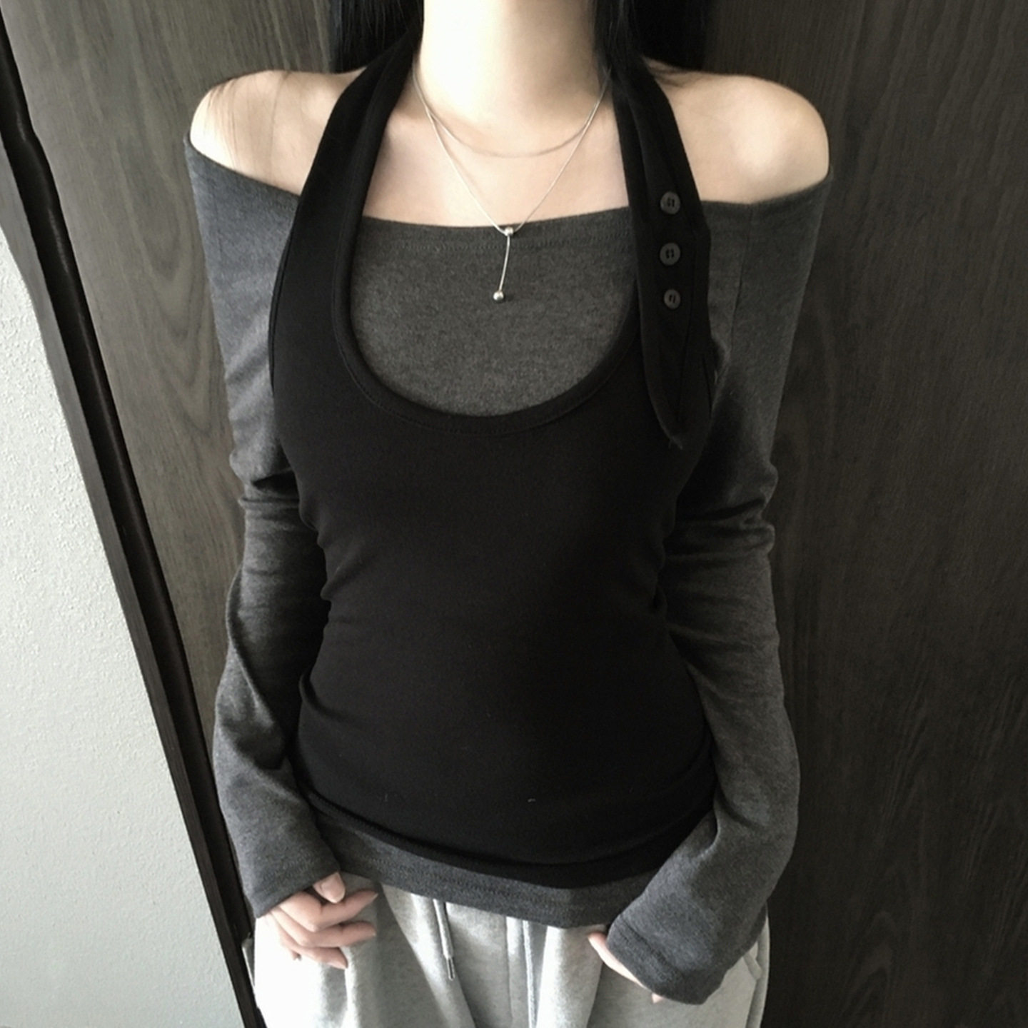 Sexy women's outf韩系修身一字肩长袖+挂脖纽扣背心两件套上衣女