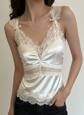 Lace patchwork V-neck camisole top 辣妹风蕾丝拼接V领吊带上衣