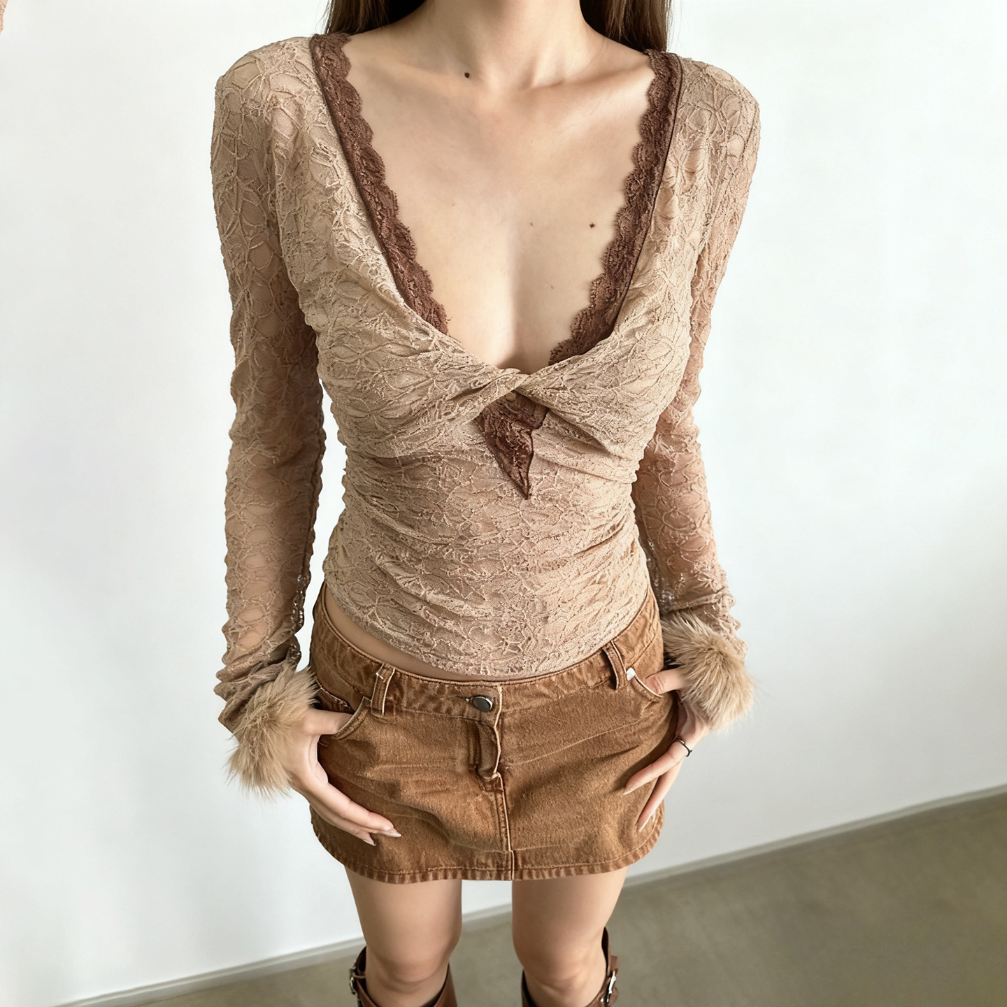 V-neck lace T-shirt for women 蕾丝打底V领扭结T恤女纯欲风上衣