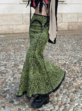 Lace side length fishtail skirt 蕾丝边不规则松紧腰修身鱼尾裙