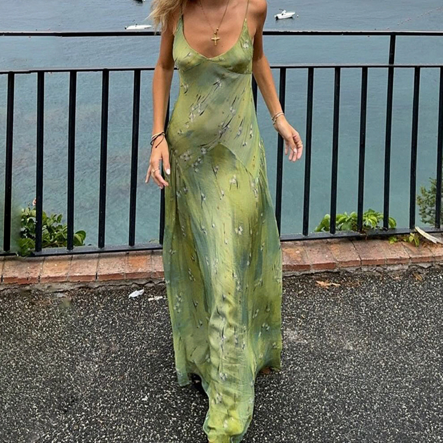 Vacation style V-neck dress小清新印花V领吊带长裙度假风连衣裙