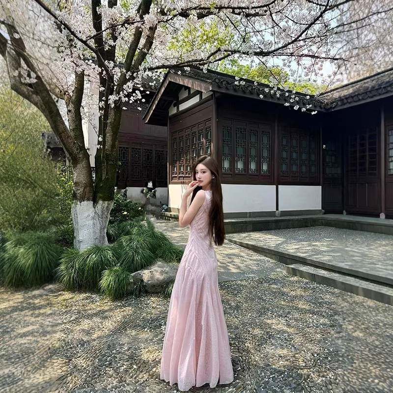 高级感冷淡风粉色吊带连衣裙女夏连衣裙