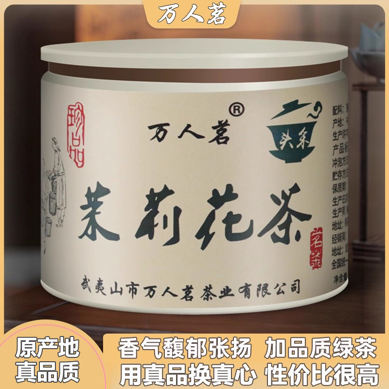 品茗者尽享茶趣，啜饮一口，齿颊留香