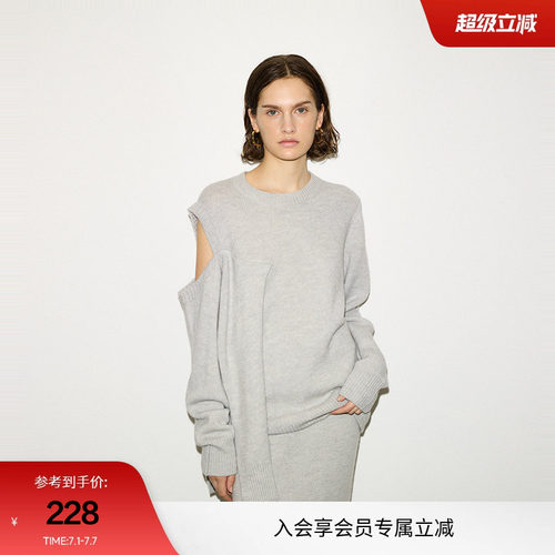 SLY 春季THROW系列不规则露肩设计针织衫030HA070-2031